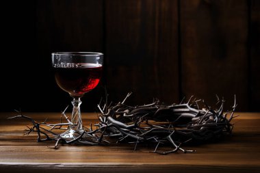 İsa 'nın bedeninin bir işareti olarak dikenli bir taç ve bir kadeh şarap. Hristiyan illüstrasyonu. Barış, umut, hayaller konsepti