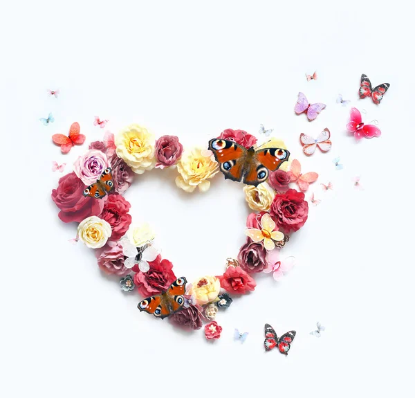Gelukkige Moeders Valentijnsdag Boeket Van Kleurrijke Geassorteerde Rozen Hartvorm Vlinder — Stockfoto