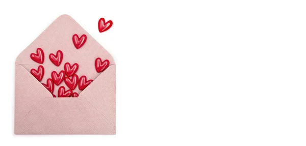Kuvert Och Röda Hjärtan Rosa Bakgrund Alla Hjärtans Dag Kärlek — Stockfoto