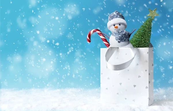 Boże Narodzenie Bałwan Torbą Zakupy Śniegu Boże Narodzenie Prezent Zimowa Obrazy Stockowe bez tantiem