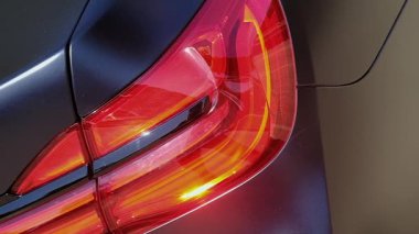 Tel Aviv, İsrail, 9 Ağustos 2025 BMW 740 eklenti hibrid lüks sedan. - Evet. Yüksek kaliteli FullHD görüntüler