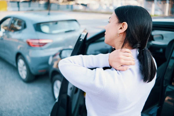 Vrouw Lijdt Nekpijn Auto Ongeluk Stapel — Stockfoto