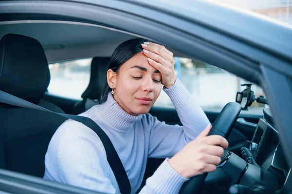 Vrouw Gewond Auto Ongeluk Spatbord Stuurder — Stockfoto
