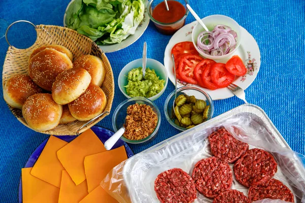 Jedzenie Szybko Przyjęcie Burgerami Różne Pyszne Hamburgery Zestaw Frytkami Sosami — Zdjęcie stockowe