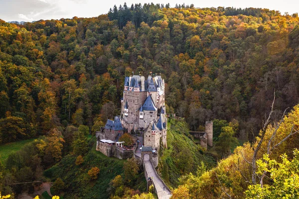 Замок Эльц Средневековый Замок Расположенный Германии Регионе Фель Старый Замок — стоковое фото