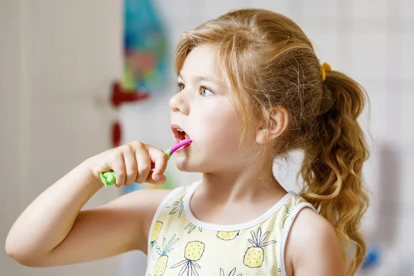 Cute Little Girl Toothbrush Toothpaste Her Hands Cleans Her Teeth — Foto de Stock