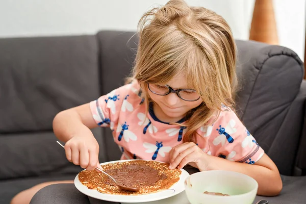 Adorable Little Girl Having Breakfast Eating Pancakes Chocolate Cream Preschool — ストック写真