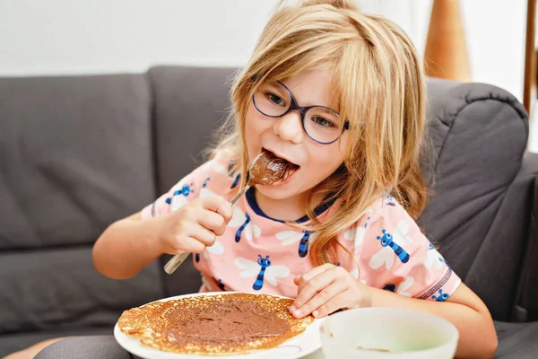 Adorable Little Girl Having Breakfast Eating Pancakes Chocolate Cream Preschool — 图库照片