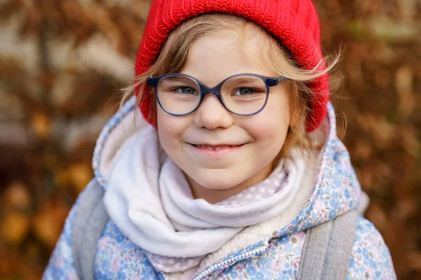 Portrait Cute Preschool Girl Eye Glasses Red Hat Outdoors Happy — Stock Photo, Image