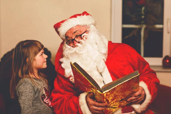 Petite Fille Tout Petit Parlant Père Noël Appelé Nikolaus Weihnachtsmann — Photo