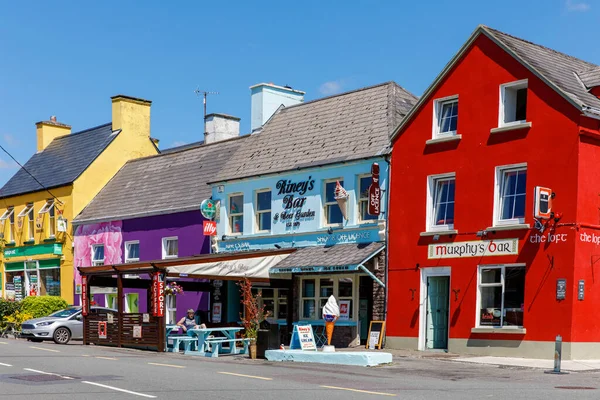 Εστιατόρια Ιρλανδία Ιουλίου 2019 Πολύχρωμα Σπίτια Στην Ιταλία Μικρή Πόλη — Φωτογραφία Αρχείου
