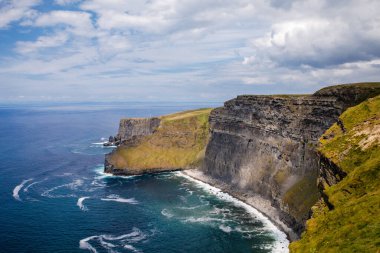 Muhteşem Moher Kayalıkları County Clare, İrlanda Burren bölgenin güneybatı kenarında bulunan deniz kayalıkları vardır. Vahşi Atlantik yolu.