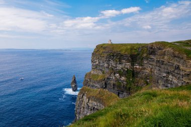 Muhteşem Moher Kayalıkları County Clare, İrlanda Burren bölgenin güneybatı kenarında bulunan deniz kayalıkları vardır. Vahşi Atlantik yolu.