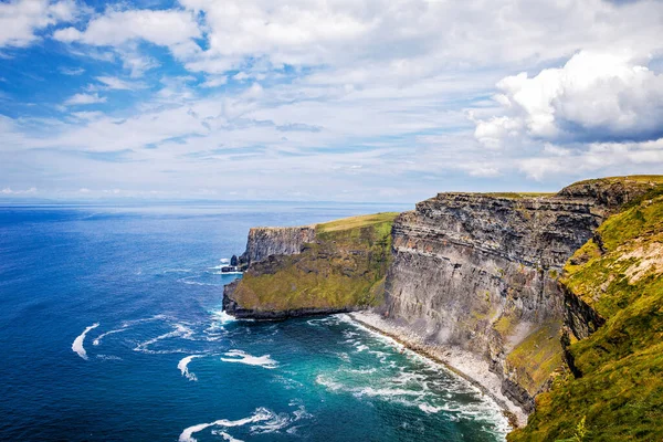 Muhteşem Moher Kayalıkları County Clare, İrlanda Burren bölgenin güneybatı kenarında bulunan deniz kayalıkları vardır. Vahşi Atlantik yolu.
