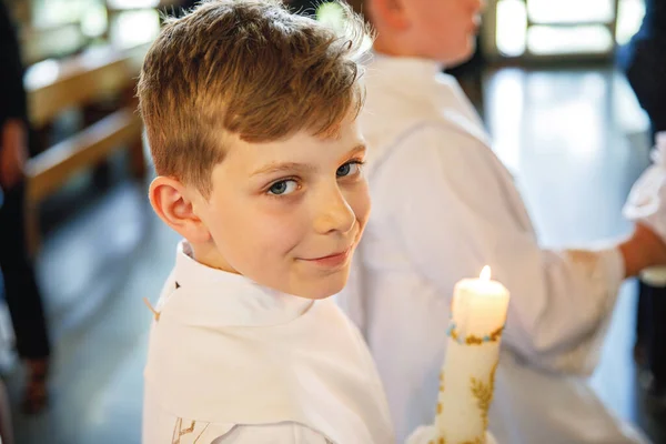 Kleiner Junge Der Seine Erste Heilige Kommunion Empfängt Glückliches Kind — Stockfoto