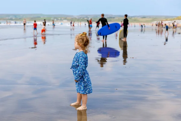 Little Cute Toddler Girl Ballybunion Surfer Beach Having Fun Playing — Foto de Stock