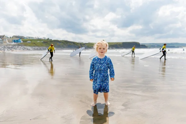 Little Cute Toddler Girl Ballybunion Surfer Beach Having Fun Playing — Stockfoto