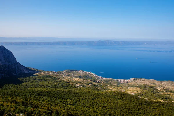 Hırvatistan Makarska Riviera Kentinde Güneşli Yaz Gününde Manzara — Stok fotoğraf