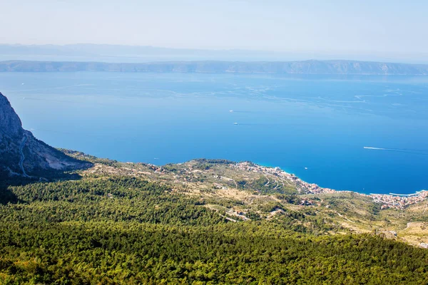 晴れた夏の日にクロアチアのMakarskaリビエラの美しい風景 — ストック写真