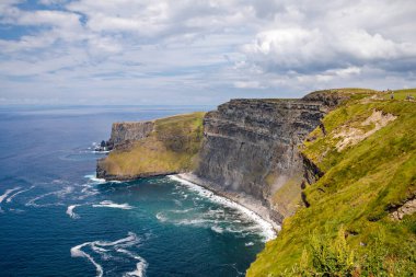 Muhteşem Moher Kayalıkları County Clare, İrlanda Burren bölgenin güneybatı kenarında bulunan deniz kayalıkları vardır. Vahşi Atlantik yolu.