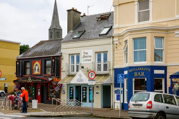 クリッデン アイルランド 2019 クリッデン コンネマラ アイルランドの素晴らしいとカラフルな通り カラフルな家 花のある窓 — ストック写真