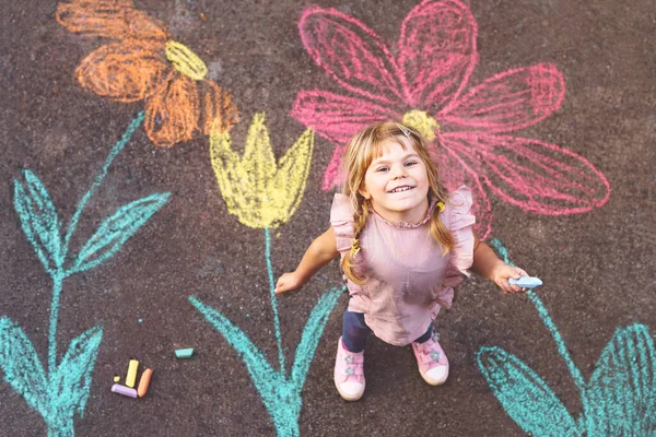 Little Preschool Girl Painting Colorful Chalks Flowers Ground Backyard Positive — Zdjęcie stockowe