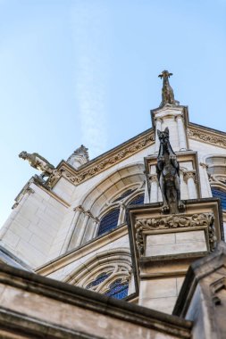 Amiens Katedrali. Güneşli bir günde Fransız Gotik mimarisi.