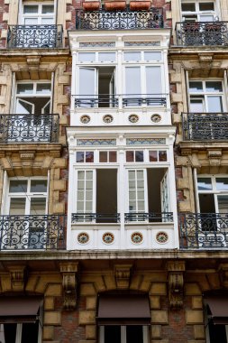 Rouen 'in şehir manzarası. Kuzey Fransa 'da Seine Nehri üzerinde Rouen - Yukarı Normandiya bölgesinin başkenti ve tarihi başkent Normandiya