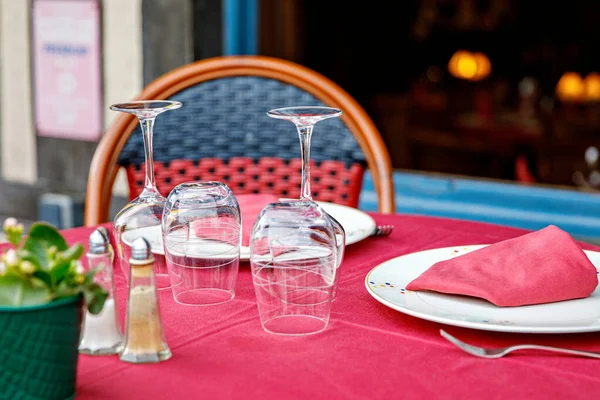 Empty Glasses Set Restaurant Dinner Table Outdoors France — Stock Photo, Image