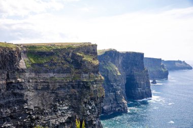 Muhteşem Moher Kayalıkları County Clare, İrlanda Burren bölgenin güneybatı kenarında bulunan deniz kayalıkları vardır. Vahşi Atlantik yolu.