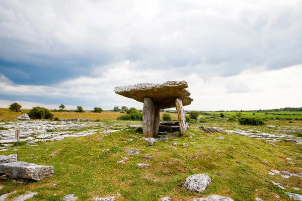 Poulnabronská Dolmen Irsku Spojeném Království Burrenu Hrabství Clare Období Neolitu — Stock fotografie
