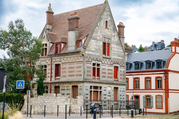 Honfleur Francja Sierpnia 2022 Widok Malownicze Miasto Honfleur Starych Ulic — Zdjęcie stockowe