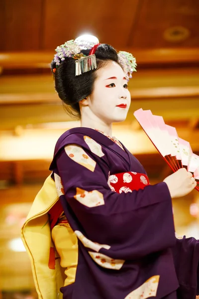 Kyoto Japan Mai 2015 Maiko Lehrling Zeigt Traditionellen Japanischen Tanz — Stockfoto