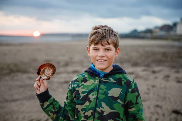 School Boy Plays Norman Beach Normandy Embracing Joy Sandy Shores — Stock Photo, Image
