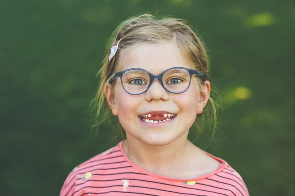 Portrait Cute Preschool Girl Eye Glasses Big Teeth Gap Outdoors — Stock Photo, Image