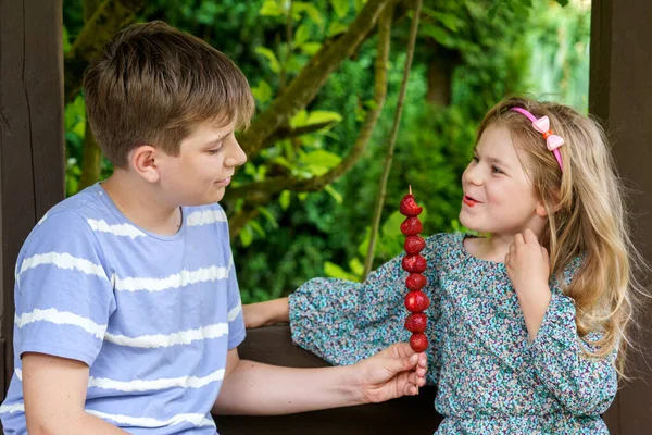 Joyful Moment Little Girl Teenager Boy Share Delicious Strawberries Skewers — Stock Photo, Image