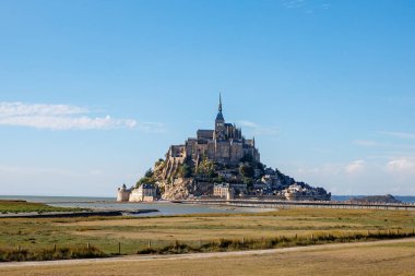 Bir güzel yaz günü, Fransa manastırda Mont Saint Michele Panoraması.