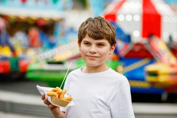 Niño Preadolescente Comiendo Churros Pastel Masa Natillas Fritas Dulces Bolsa —  Fotos de Stock