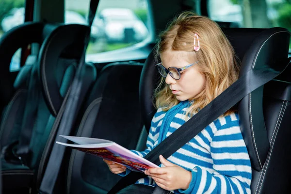 Little Preschool Girl Sitting Her Car Seat Happy Child Eyeglasses — Stock Photo, Image