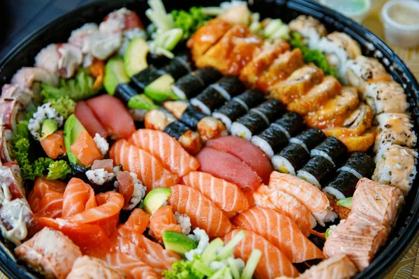 Różne Sushi Nigiri Maki Big Set Tabliczce Różnorodność Japońskiego Sushi — Zdjęcie stockowe