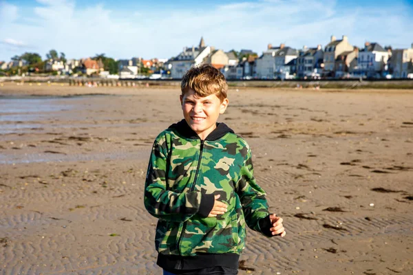School Boy Plays Norman Beach Normandy Embracing Joy Sandy Shores — Stock Photo, Image