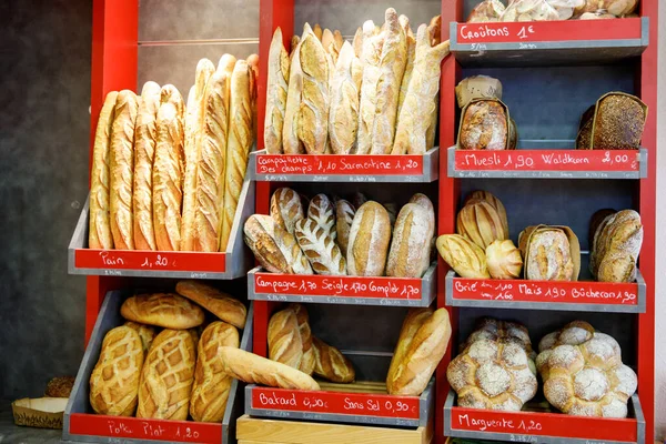 Нормандская Пекарня Франции Соблазняет Свежей Выпечкой Ремесленным Хлебом Демонстрируя Подлинные — стоковое фото