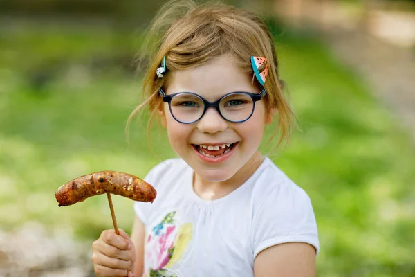 Little Preschool Girl Eating Grilled Sausage Happy Child Barbecue Picknick — Stock Photo, Image