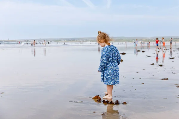 Little Cute Toddler Girl Ballybunion Surfer Beach Having Fun Playing — Foto de Stock