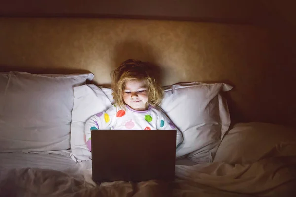 Cute Adorable Little Toddler Girl Watching Cartoons Laptop Bed Tired — Stock Photo, Image