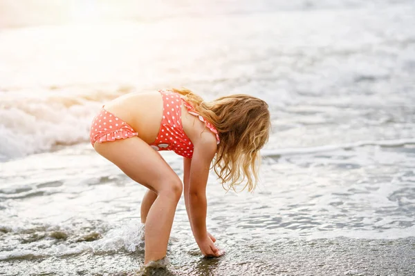 Happy Child Little Preschool Girl Swimmsuit Running Jumping Waves Tijdens — Stockfoto