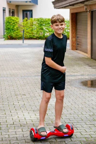 Aktiver Frühchen Junge Auf Schwebebrett Teenager Kind Fährt Modernes Balance — Stockfoto