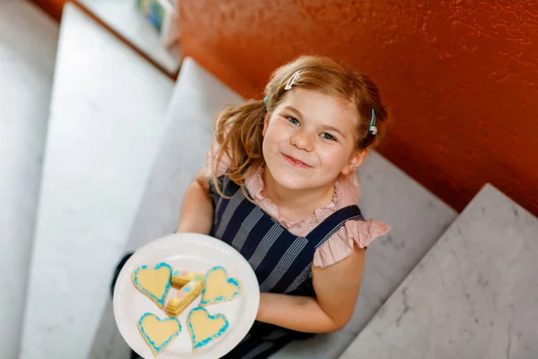 Happy Little Preschool Girl Celebrating Birthday Closeup Child Homemade Biscuite — Stock Photo, Image