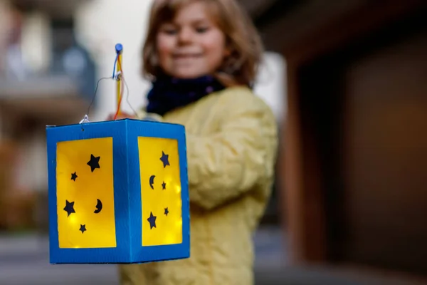 Closeup Little Preschool Kid Girl Holding Selfmade Traditional Lanterns Candle — Stock Photo, Image
