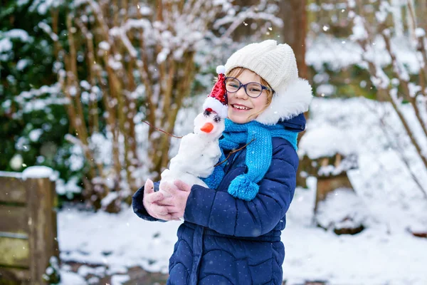 Cute Little Preschool Girl Glasses Making Mini Snowman Adorable Healthy — 图库照片